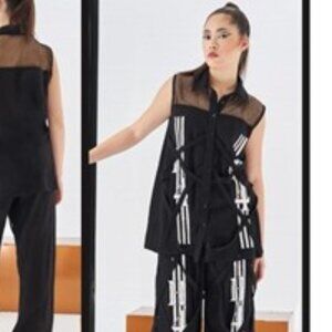 Funky  black top H4 brand new.